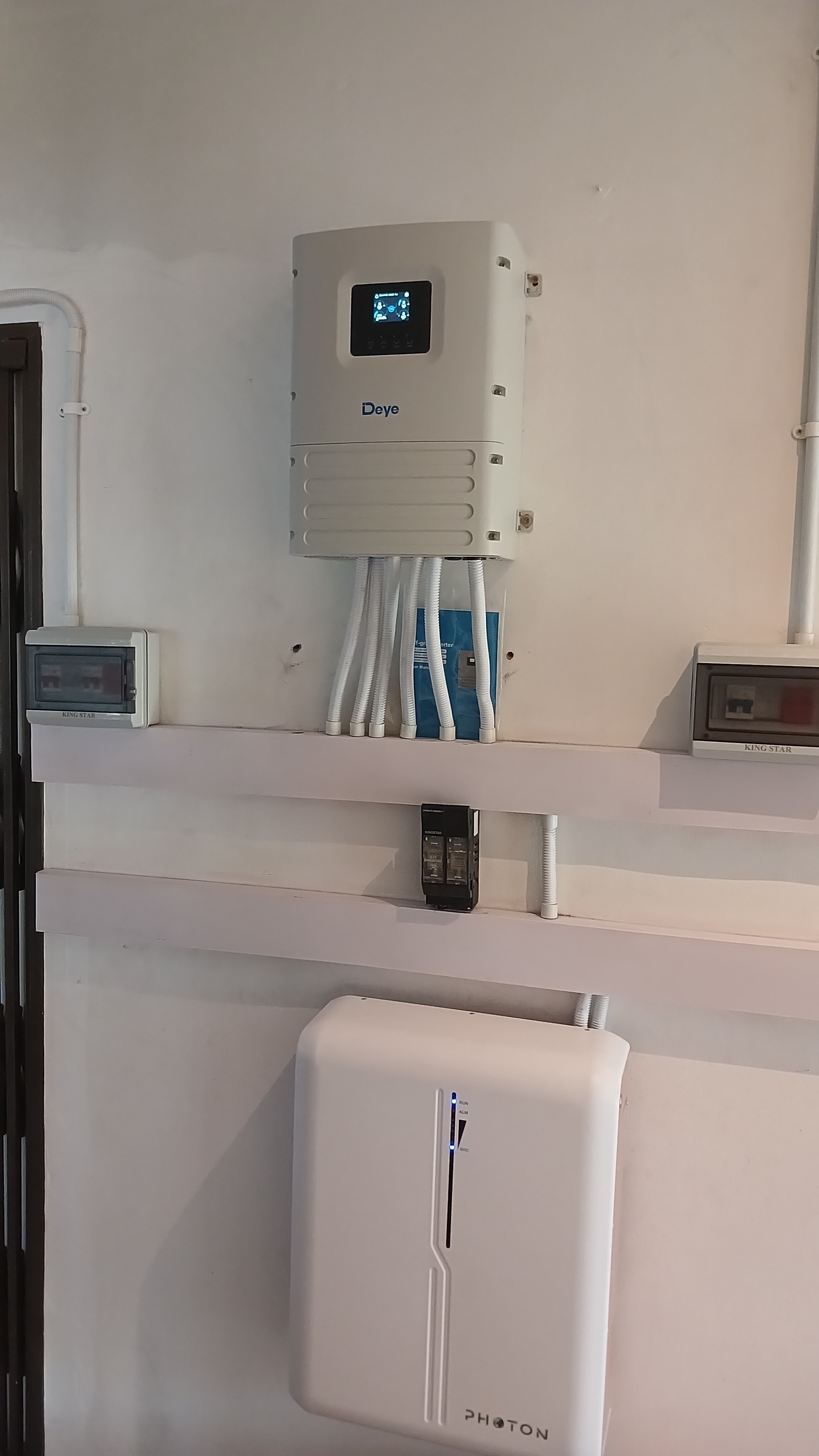 8kW + 4 × 5kWh Battery Wall